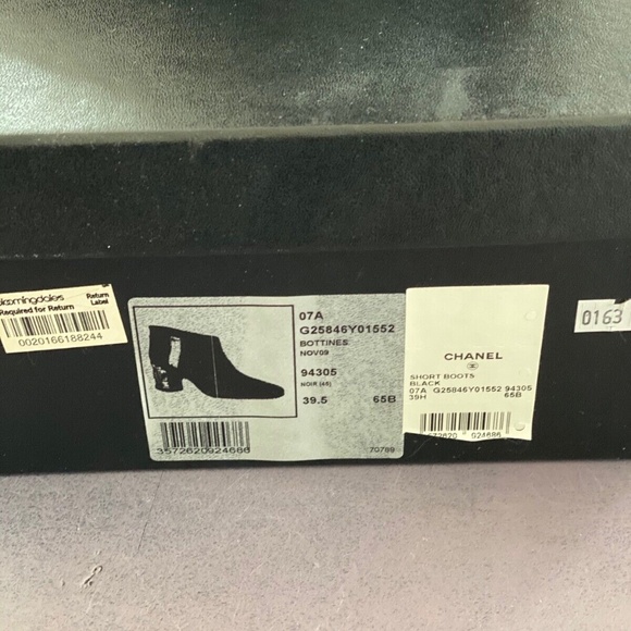 Authentic Chanel short black leather bootie size 39.5 made in Italy - Picture 8 of 14